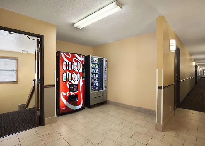 Super 8 By Wyndham Hotel Mattoon