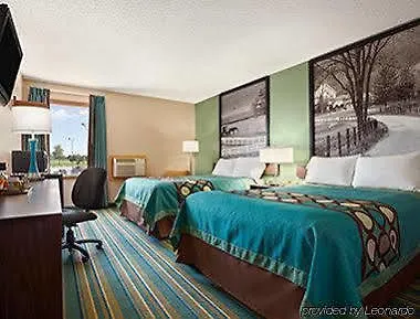 Super 8 By Wyndham Hotel